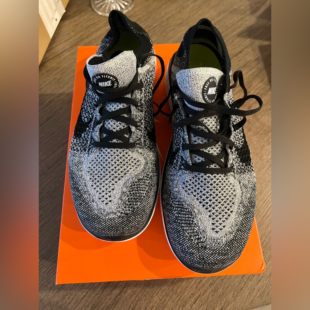 NWT never worn men’s Nike sneakers